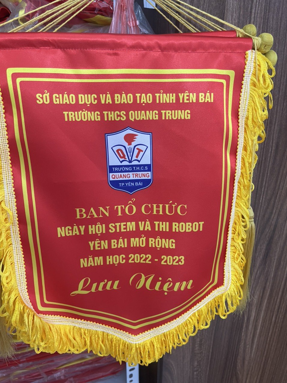 Cờ lưu niệm hội thi 