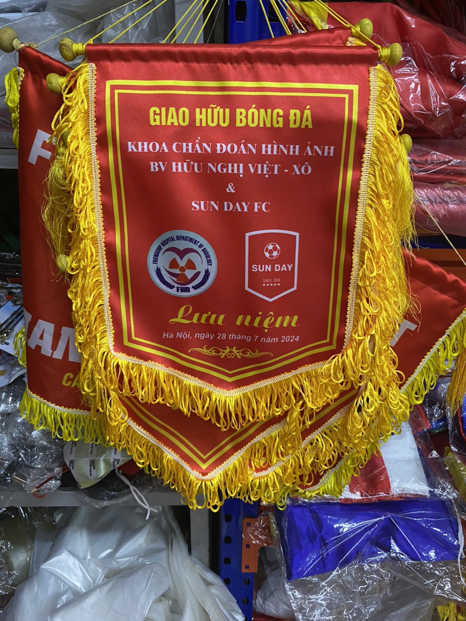 Cờ lưu niệm bóng đá