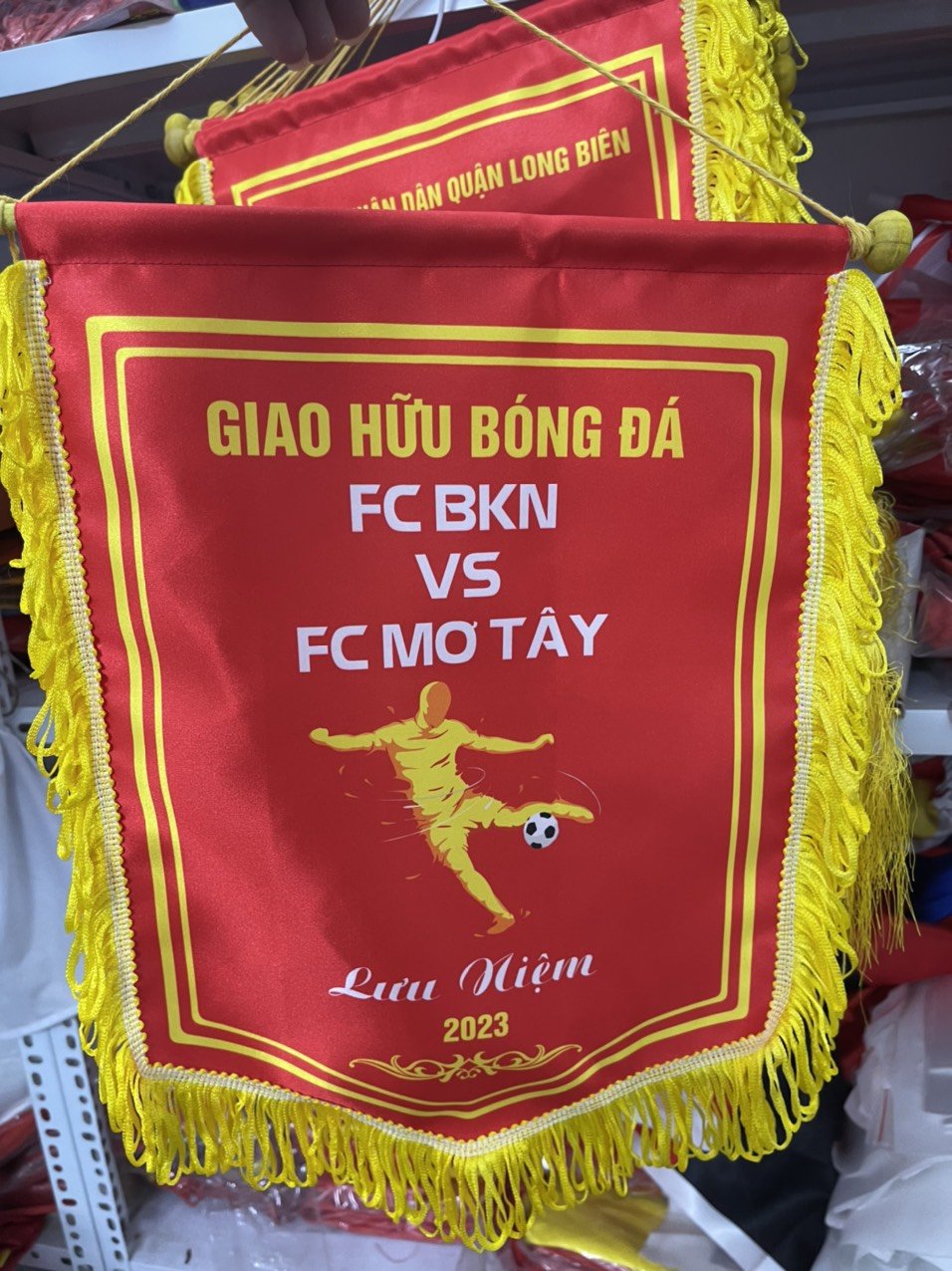 Cờ lưu niệm bóng đá