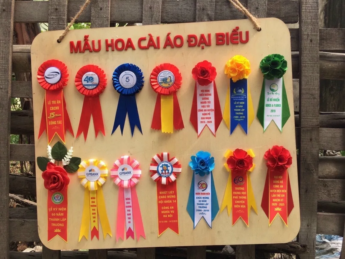 Hoa cài áo đại biểu TP HCM
