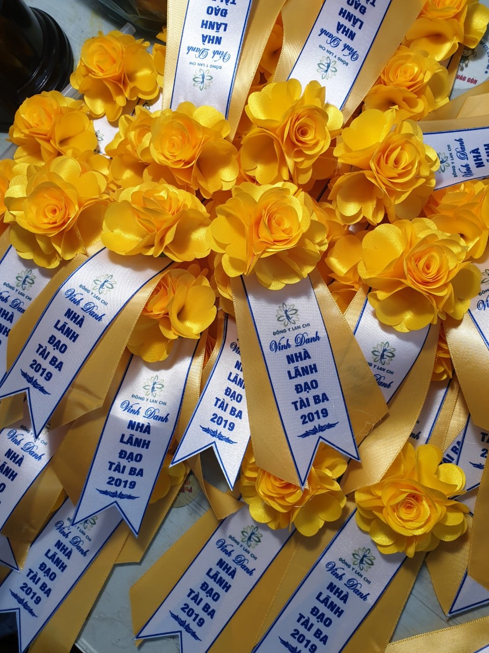 Kích thước hoa cài áo đại biểu