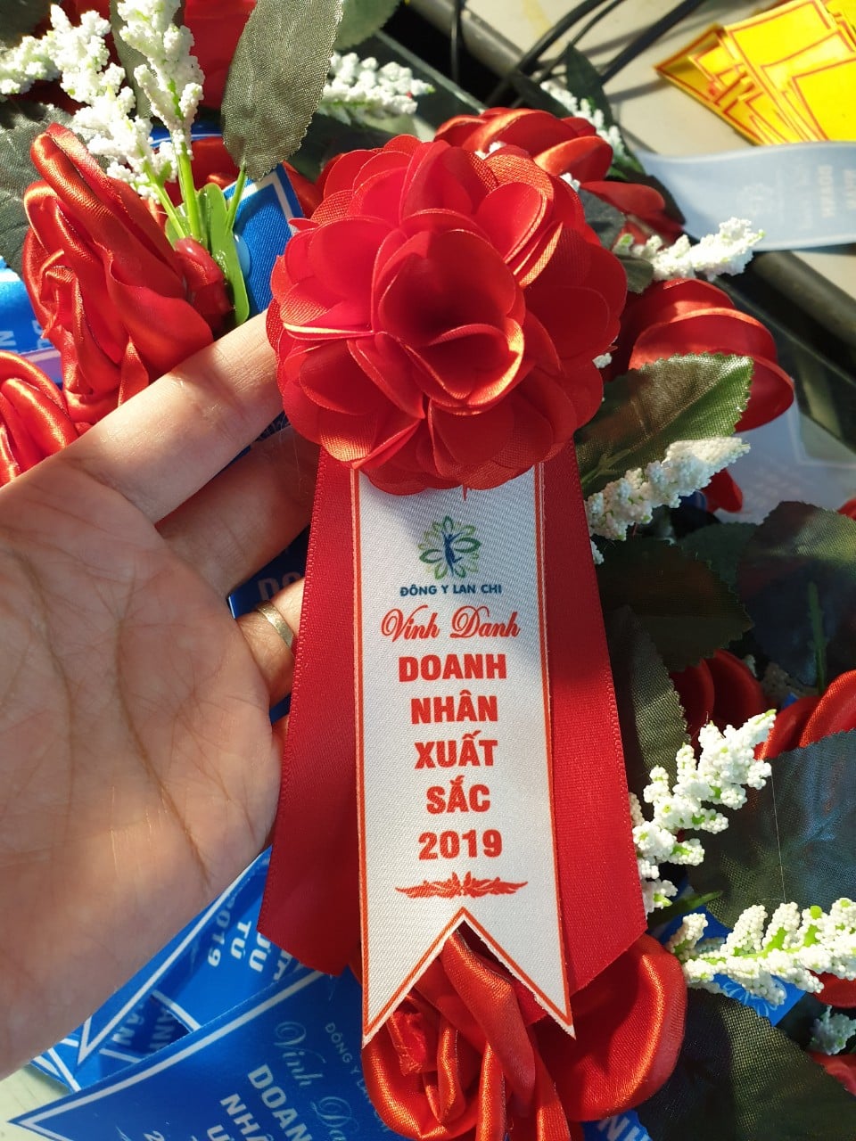 Mẫu hoa cài áo đẹp