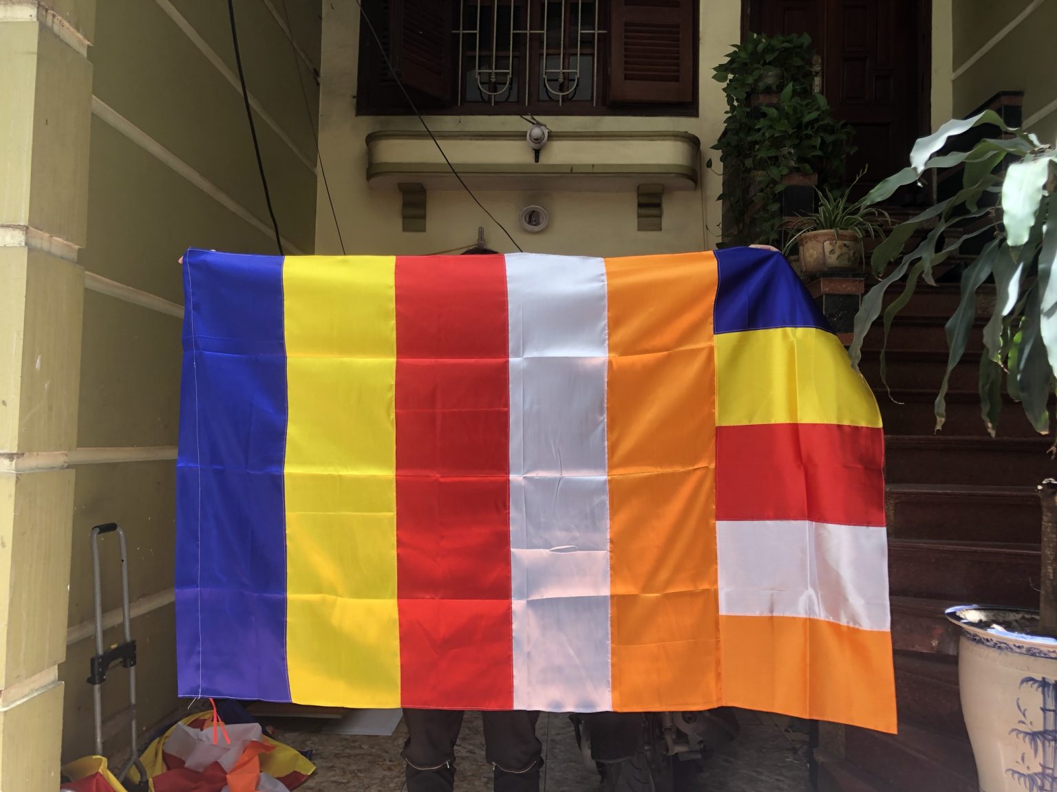 Tìm hiểu ý nghĩa cờ Phật giáo và đặt in tại Xưởng in cờ HOÀNG GIA