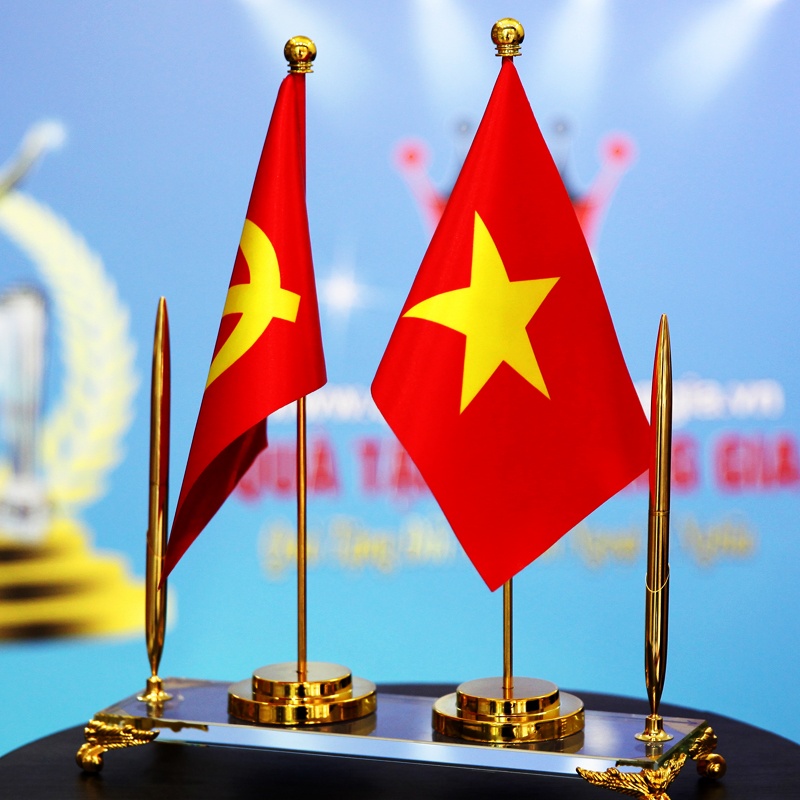 Cờ để bàn giá rẻ tại Hà Nội – Xưởng in cờ HOÀNG GIA
