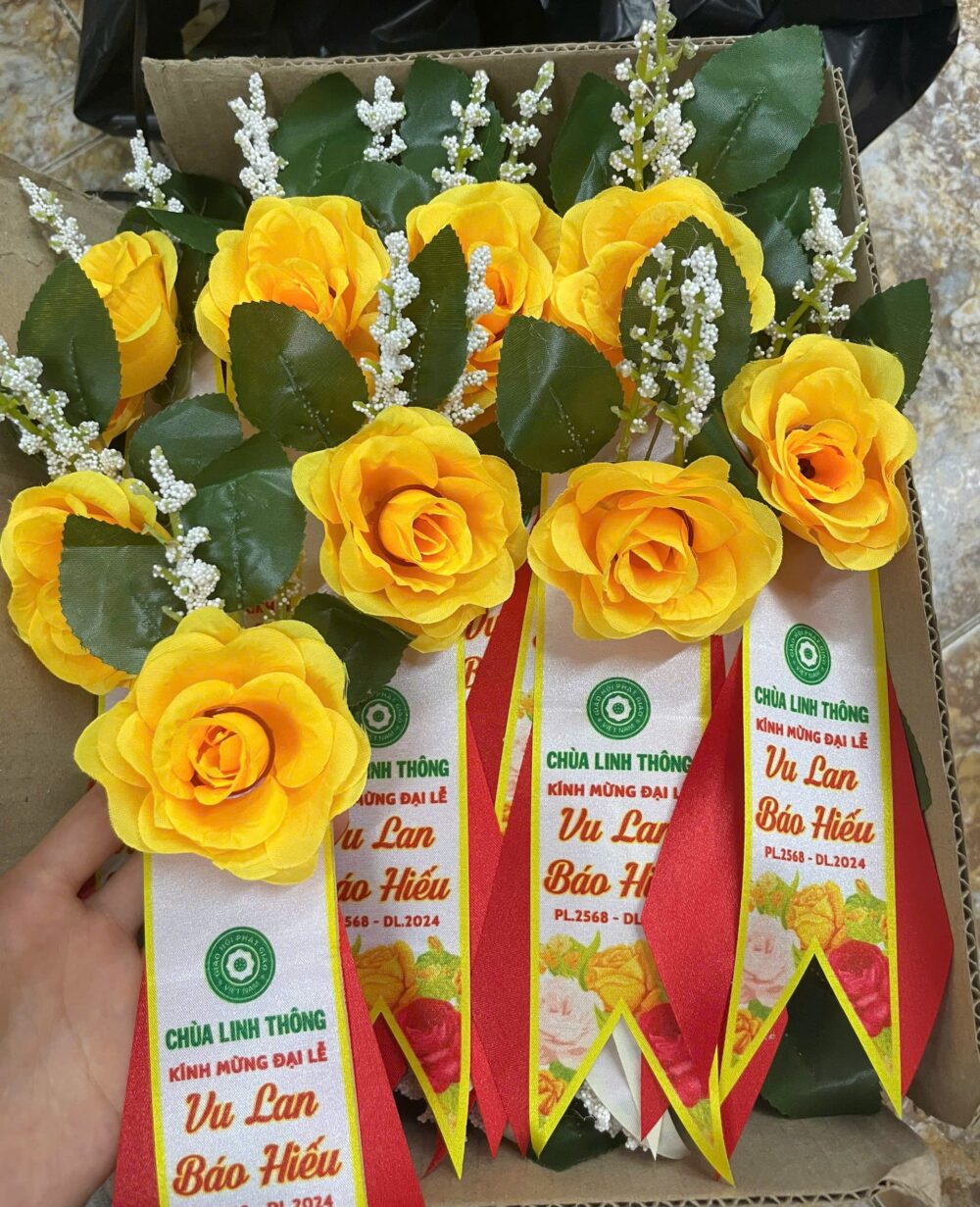 Mẫu hoa cài áo đại biểu