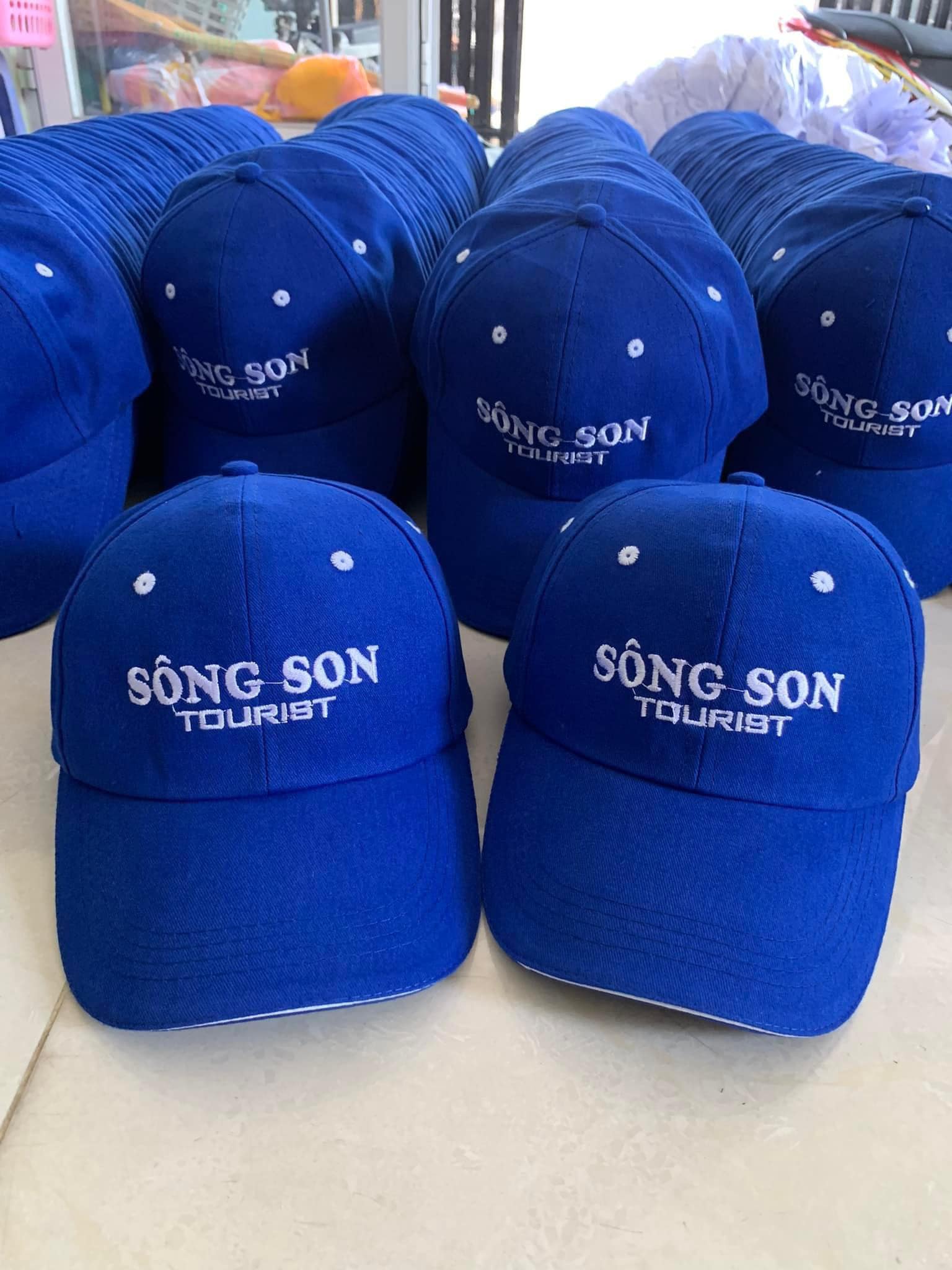 Mũ công ty du lịch - xưởng in cờ Hoàng Gia