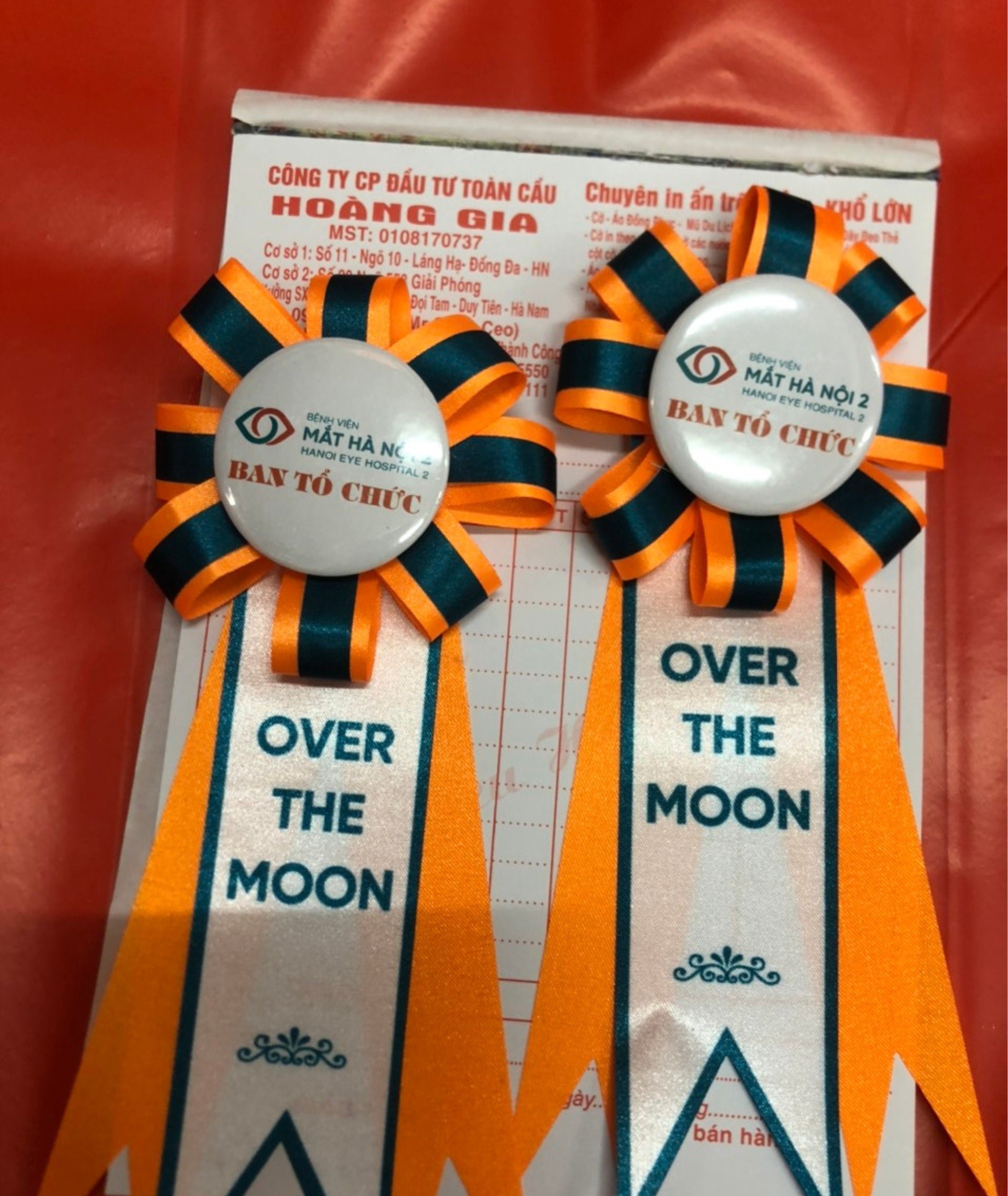 Hoa cài áo đại biểu lụa