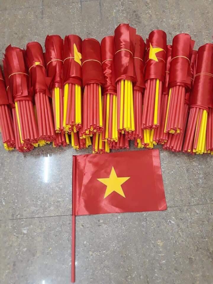 Cờ Tổ Quốc vẫy cổ vũ – Xưởng in cờ HOÀNG GIA tại Hà Nội