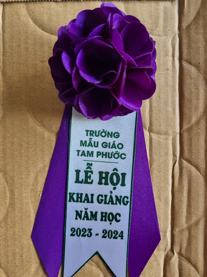 Hoa cài áo sự kiện