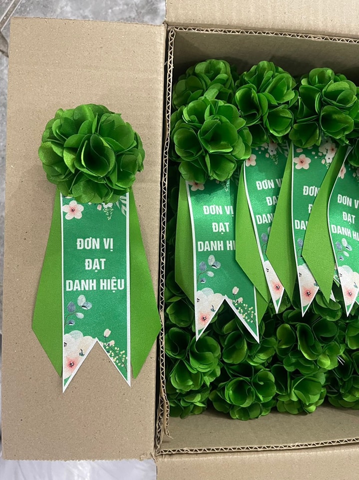 Hoa cài áo đại biểu cao cấp