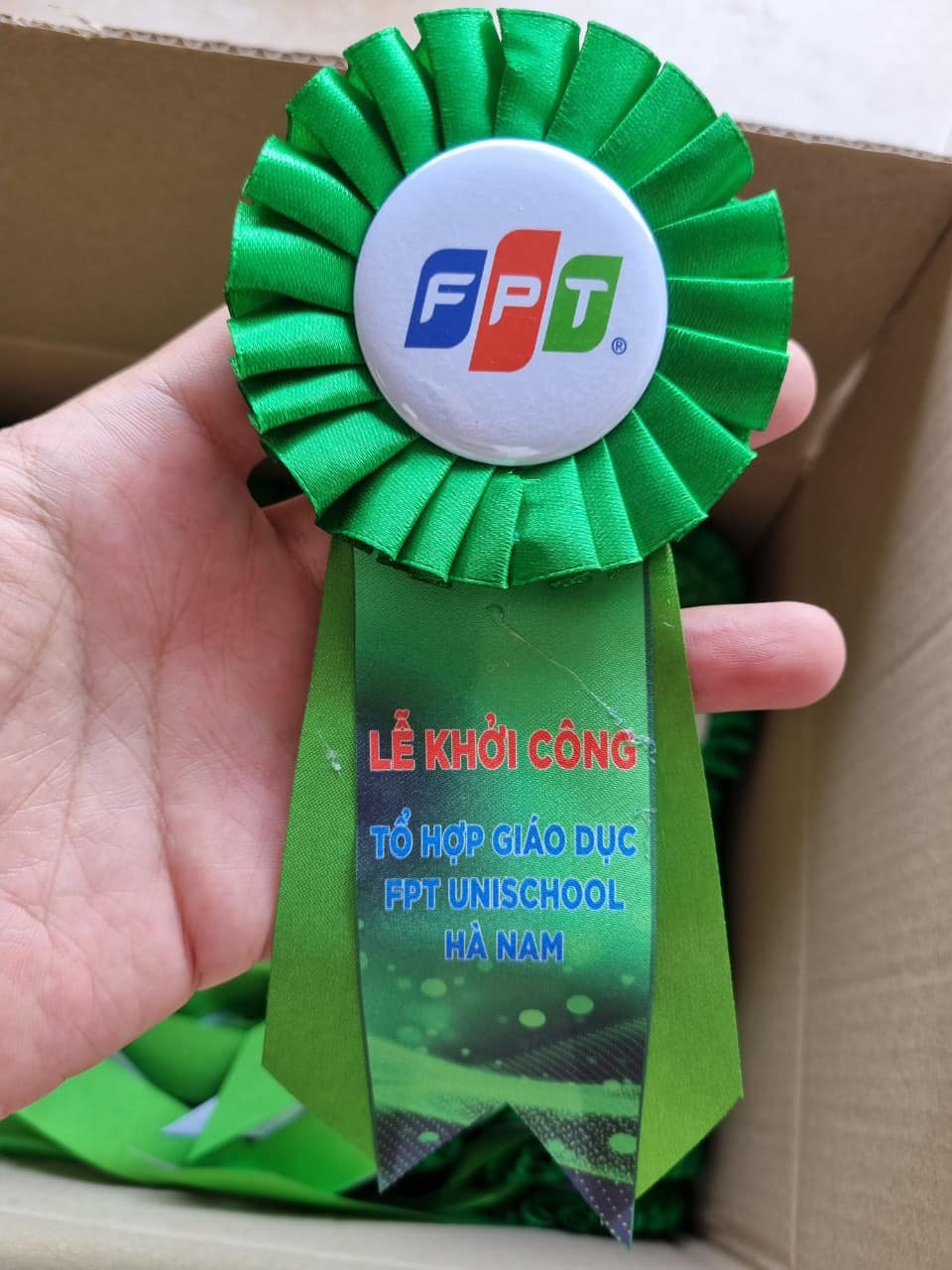 Hoa cài áo giá bao nhiêu