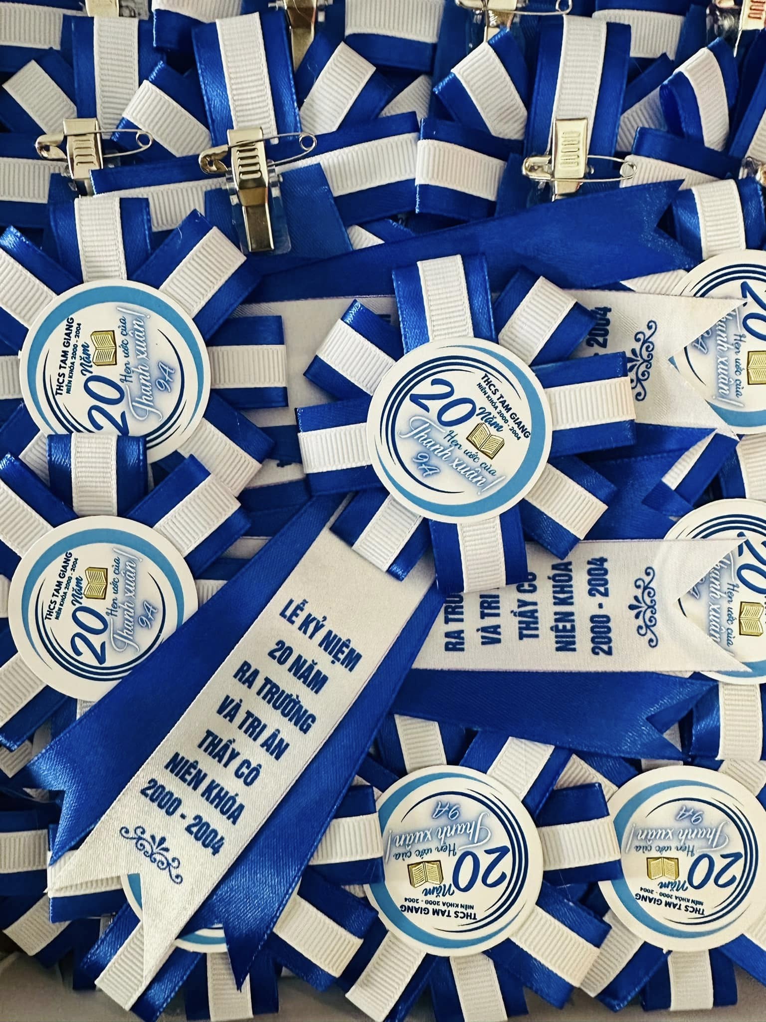 Hoa cài áo đại biểu hội nghị