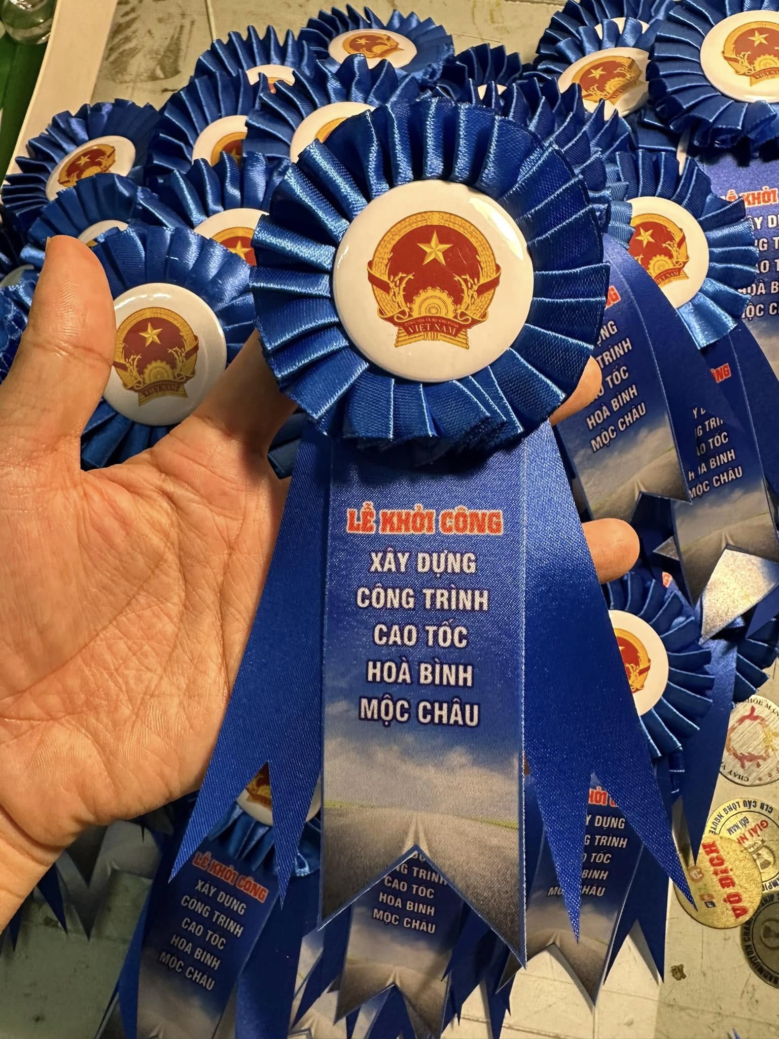 Hoa cài áo dài đẹp 