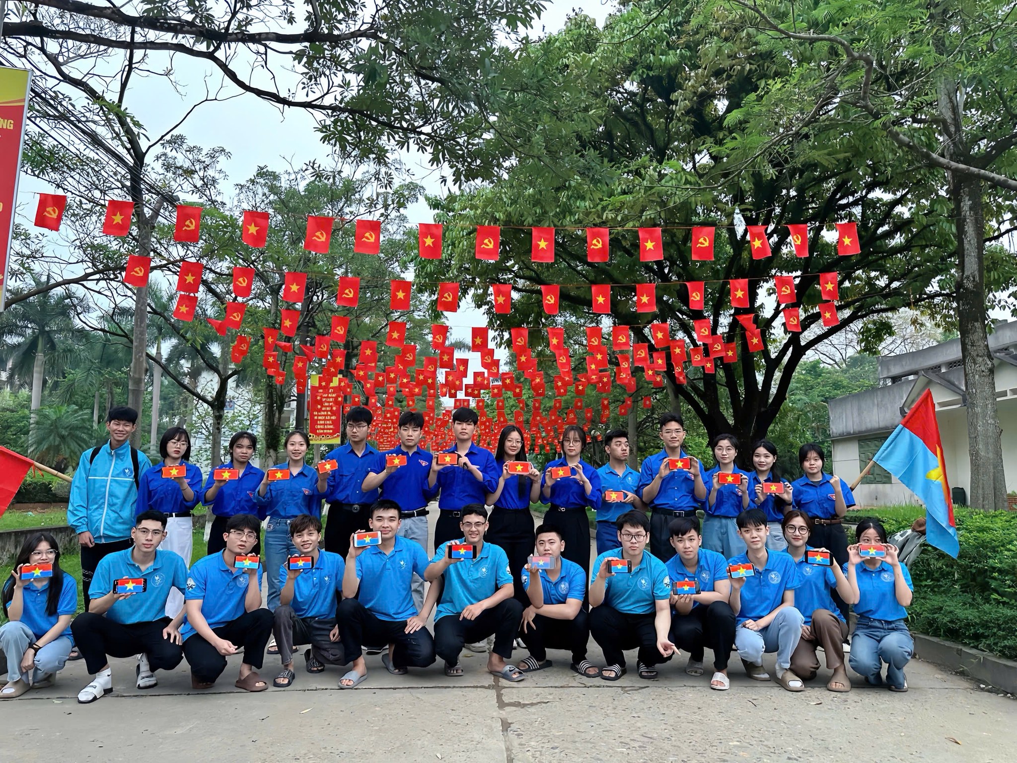 Cờ dây Tổ Quốc Hà Nội – xưởng HOÀNG GIA