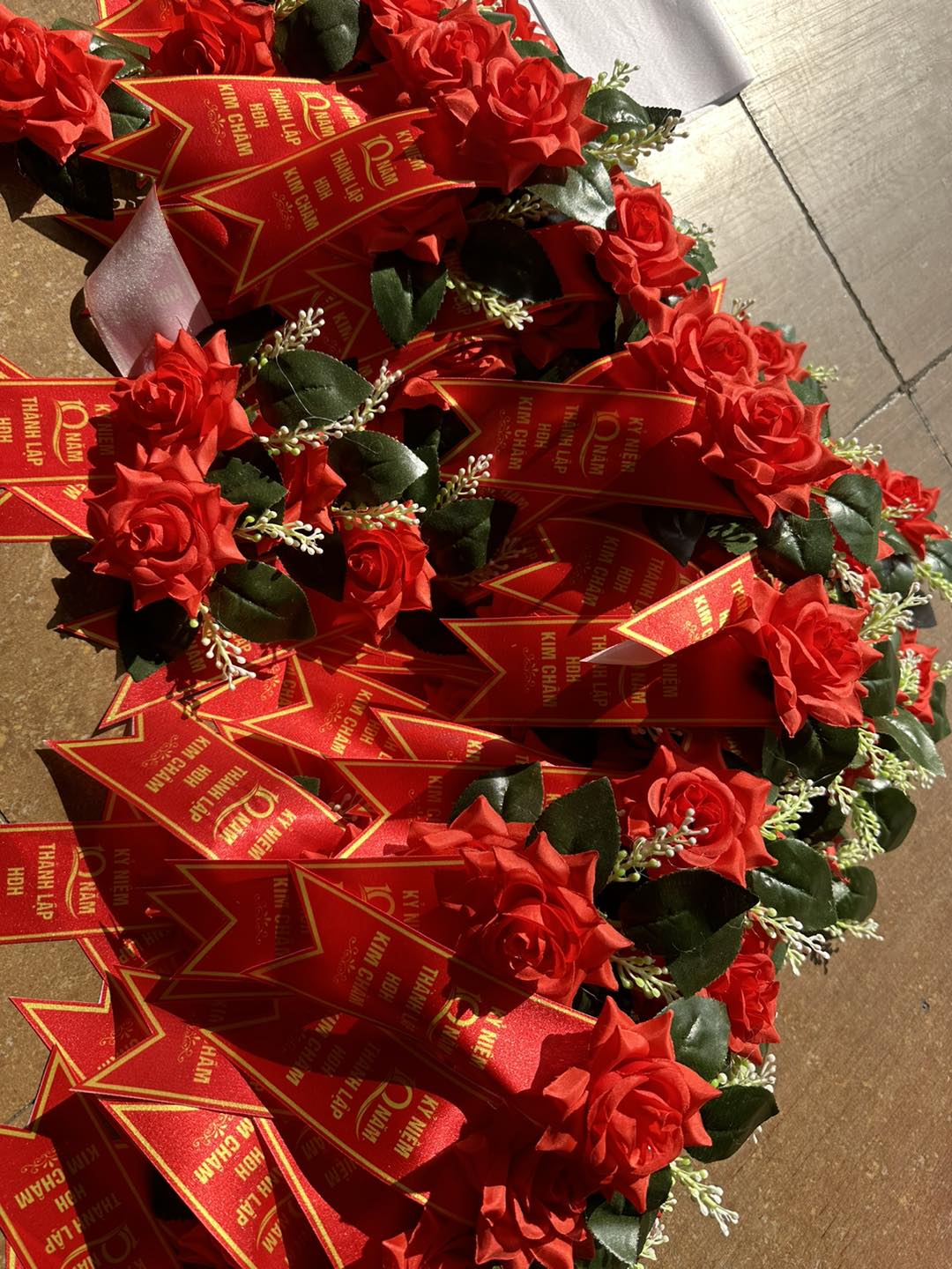 Hoa cài áo khai trương