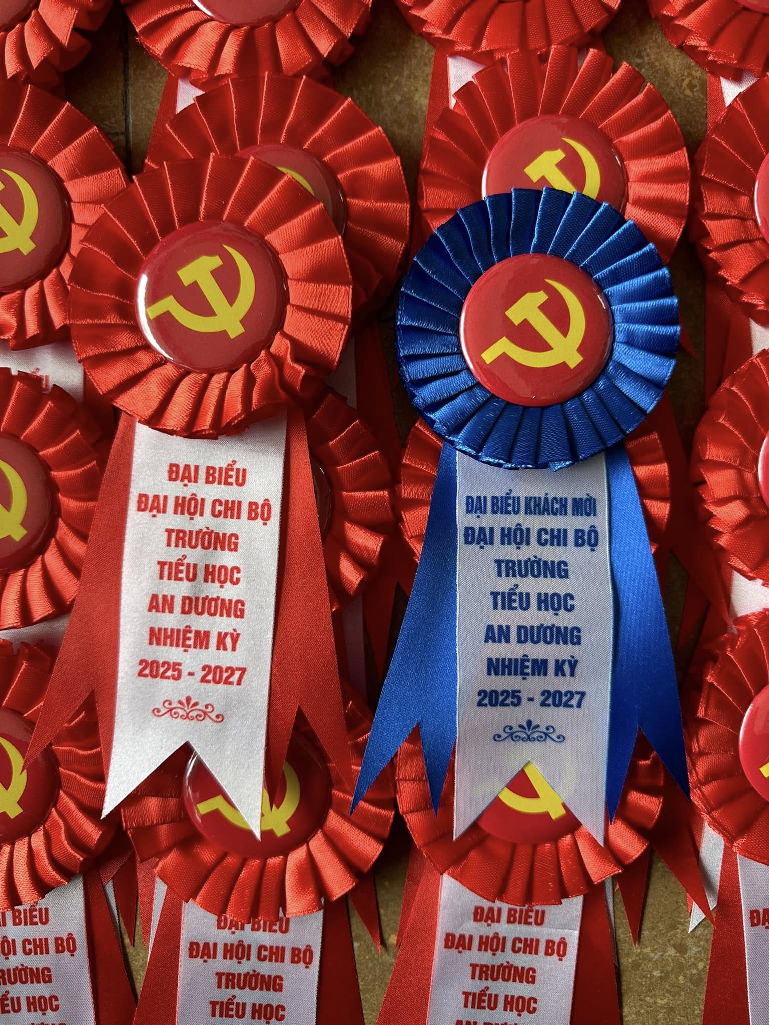 Nơi bán hoa cài áo đại biểu