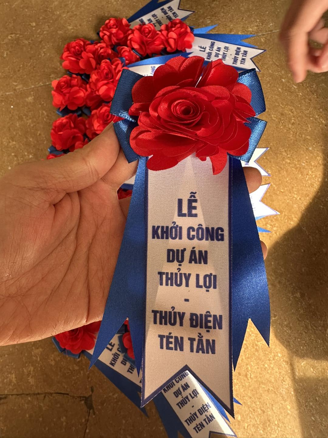 Hoa cài áo đại biểu cho lễ tốt nghiệp