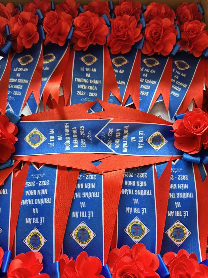 Hoa cài áo đại biểu bằng vải