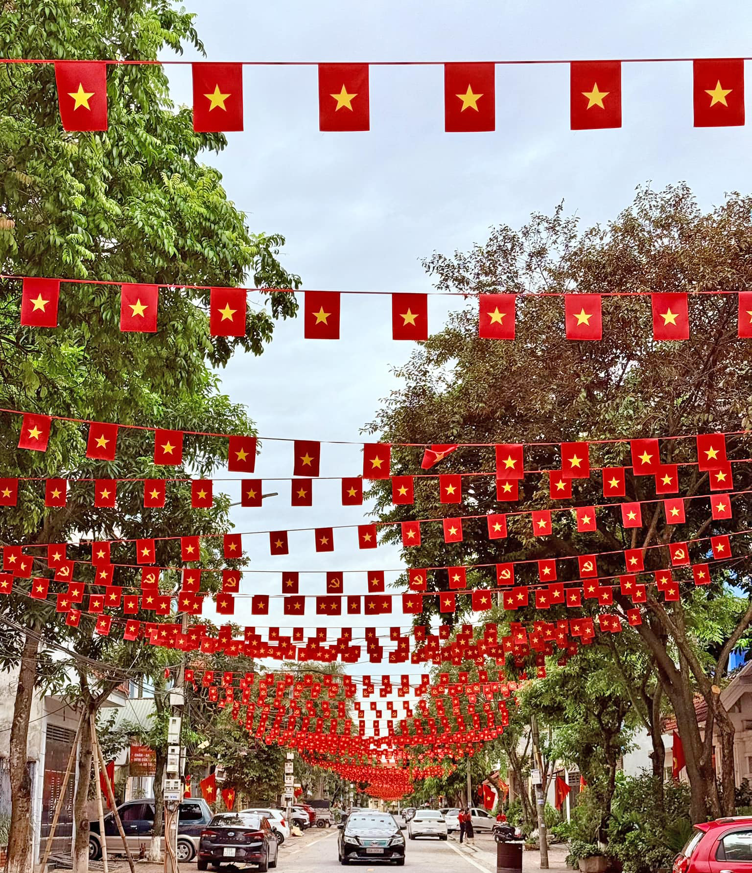 Cờ dây Tổ Quốc trang trí – Xưởng in cờ HOÀNG GIA