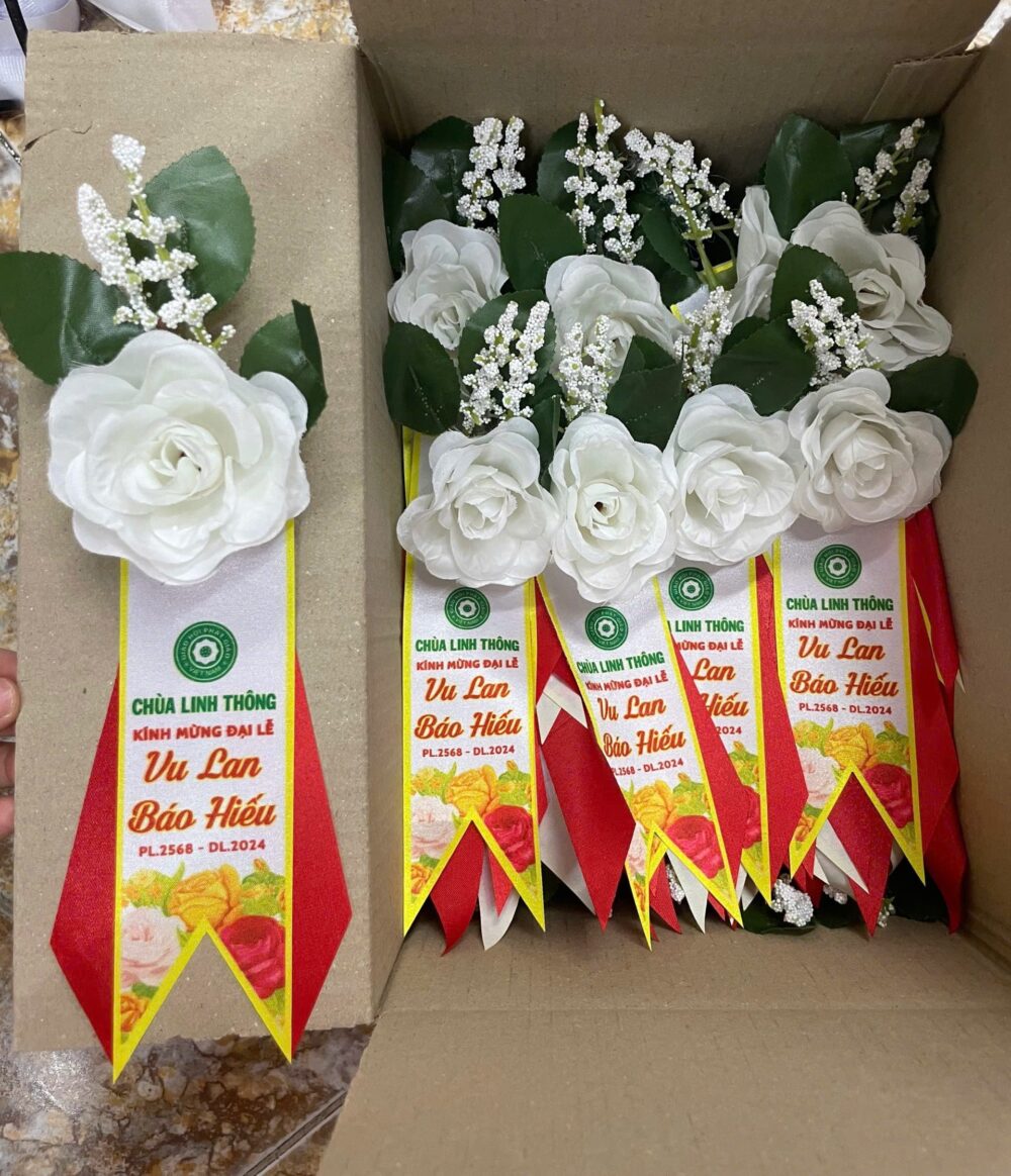 Hoa cài áo đại biểu đẹp