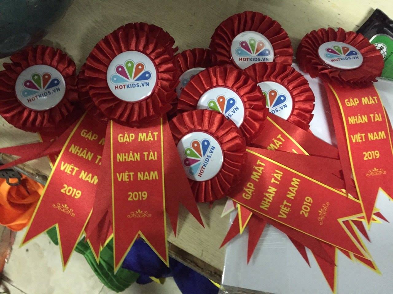 Sản xuất hoa cài áo đại biểu tại Hà Nội