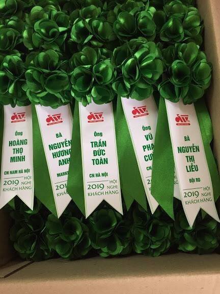 Sản xuất hoa cài áo đại biểu tại Hà Nội