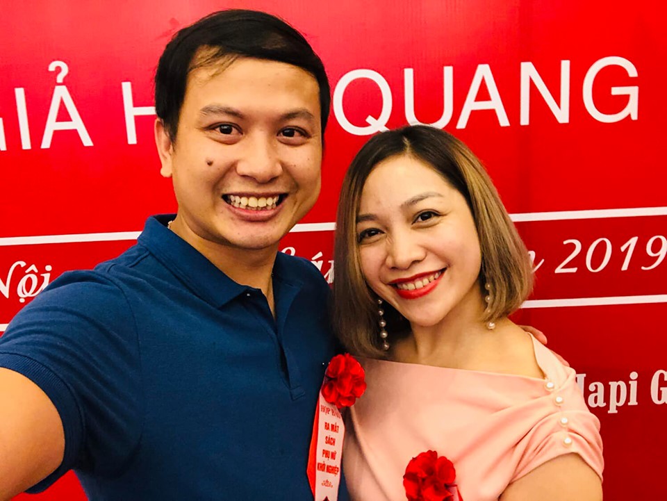 Hoa cài áo hội nghị