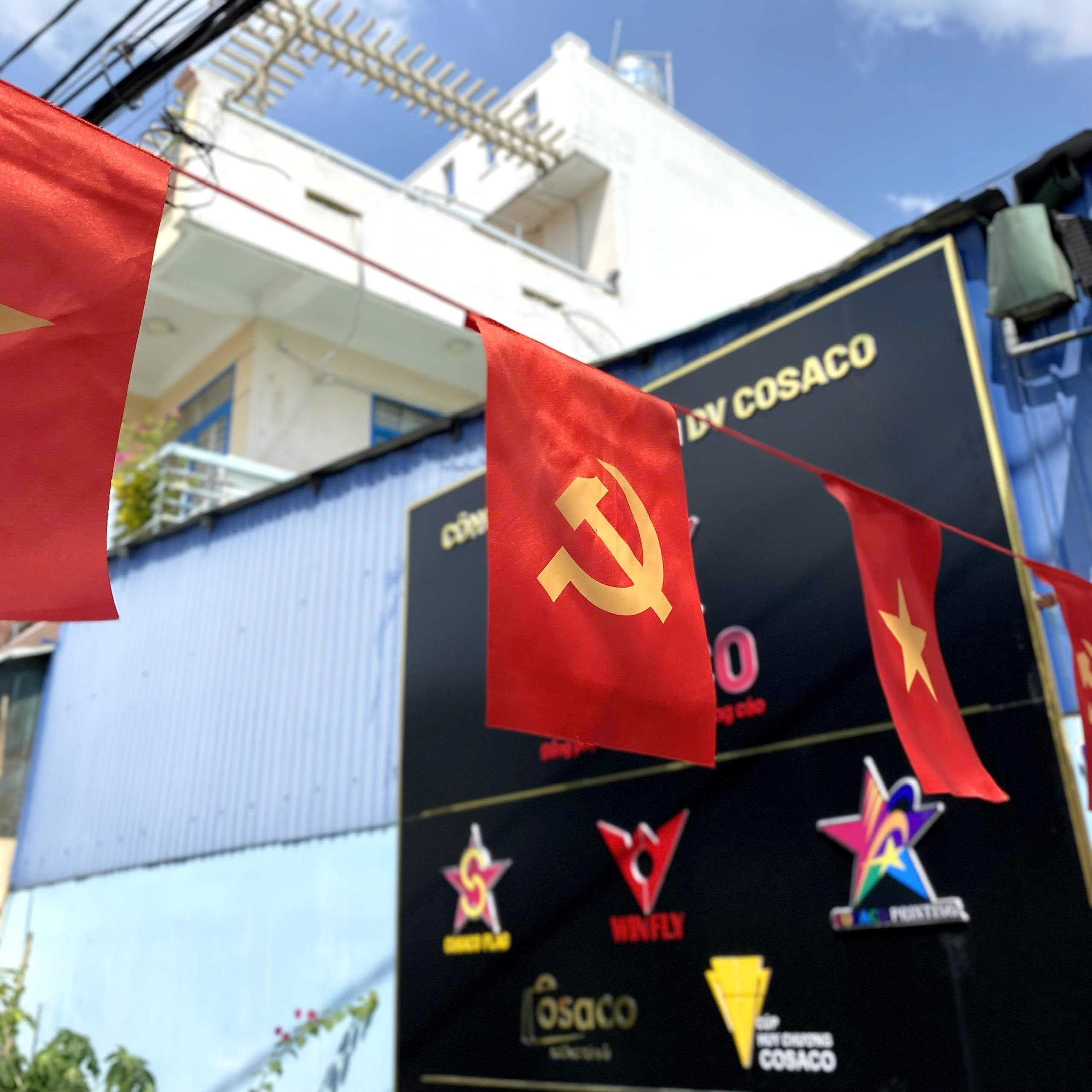 BÁN CỜ DÂY TỔ QUỐC – XƯỞNG IN CỜ HOÀNG GIA HÀ NỘI