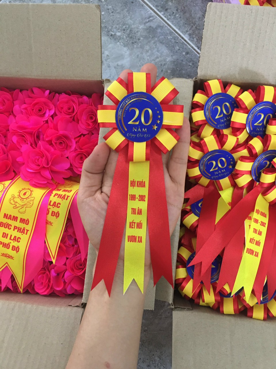 Hoa cài áo đại biểu handmade