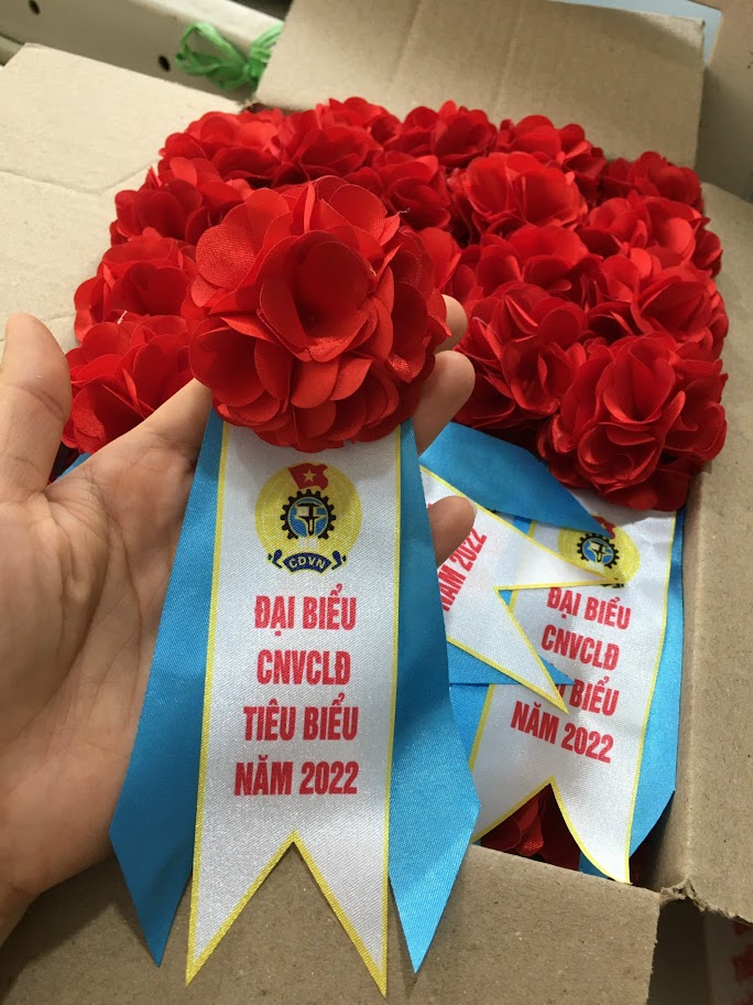 Hoa cài áo giá bao nhiêu