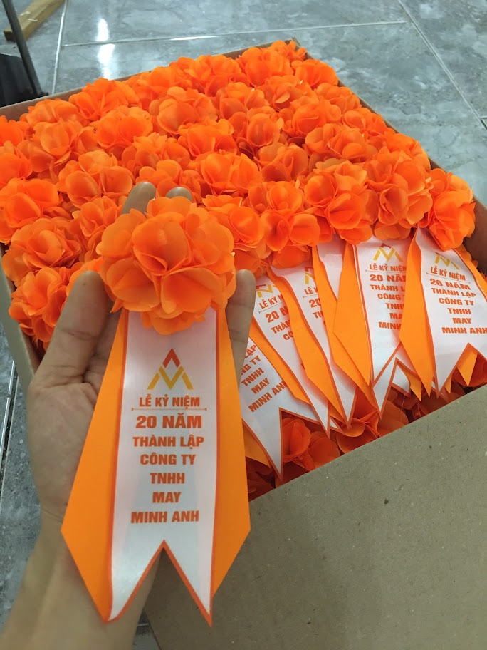 Hoa cài áo đại biểu giá rẻ