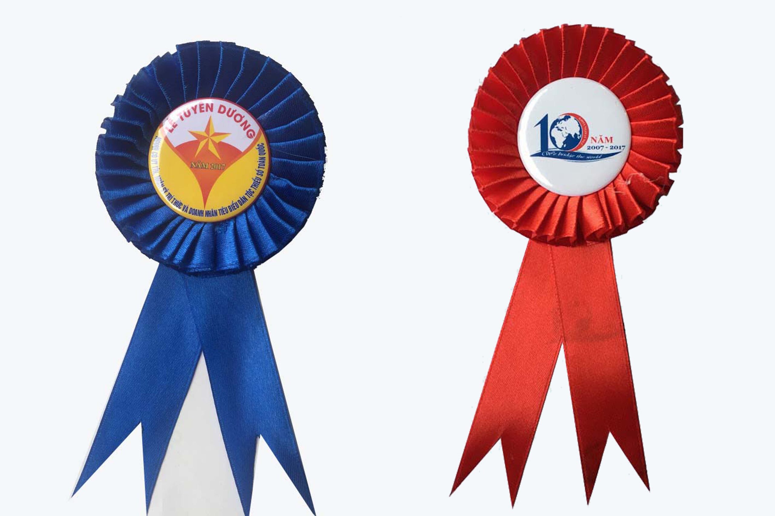 Hoa cài áo kỷ niệm ngày thành lập