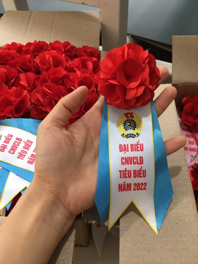 Nơi bán hoa cài áo đại biểu