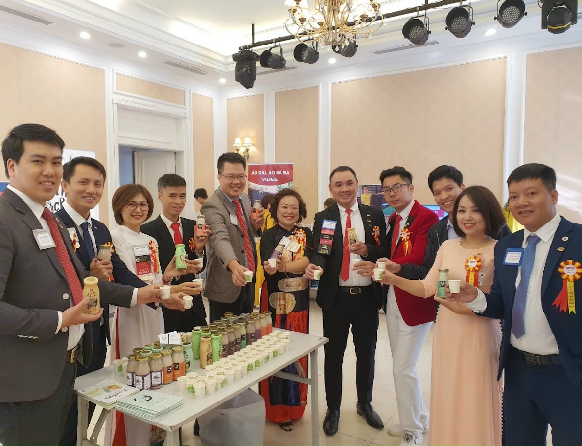 Mua hoa cài áo đại biểu ở đâu?