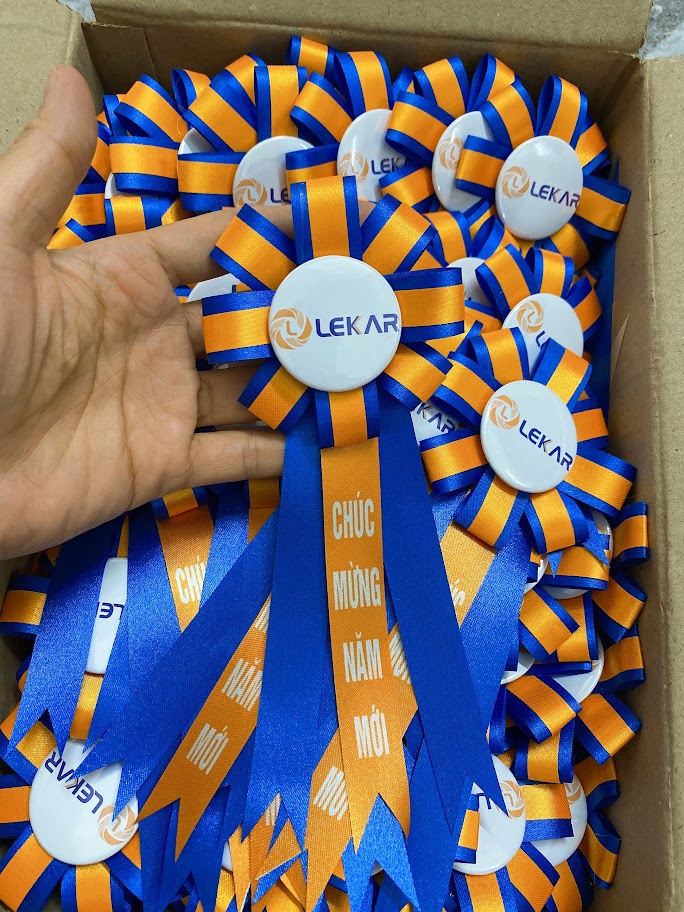 Hoa cài áo đại biểu cao cấp