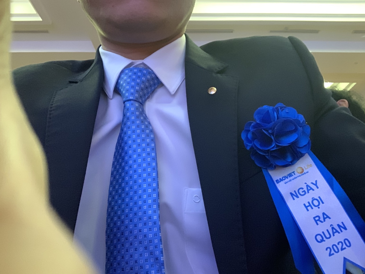 Nhận làm hoa cài áo đại biểu lấy ngay