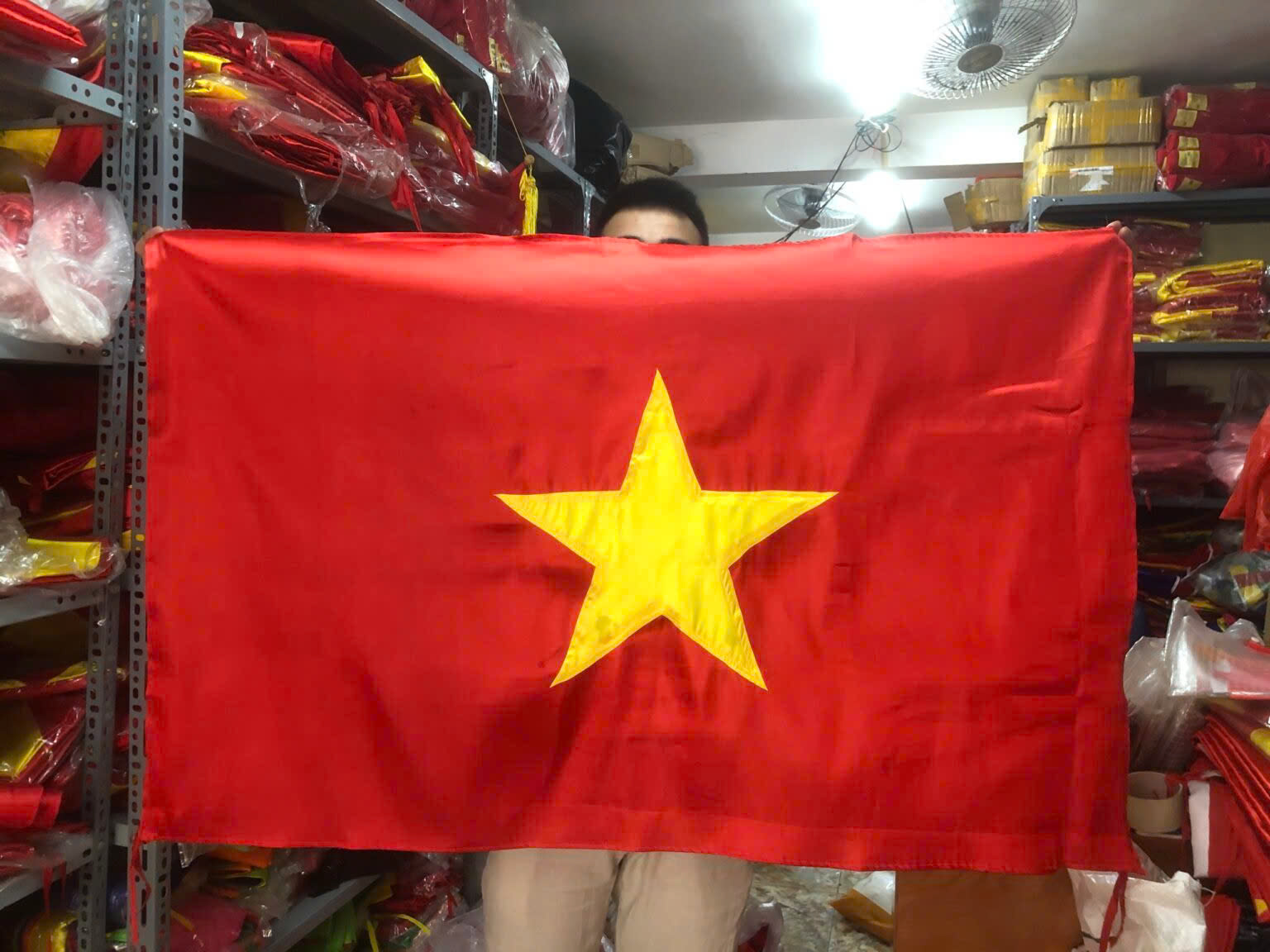 Lá cờ Tổ Quốc – Xưởng in cờ HOÀNG GIA