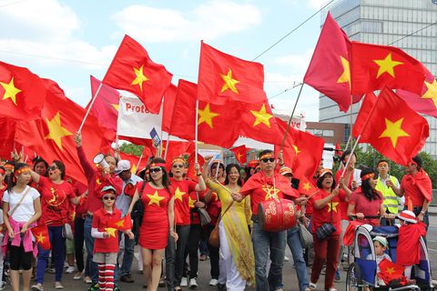 Cờ Tổ Quốc TP.HCM –  Xưởng in cờ HOÀNG GIA