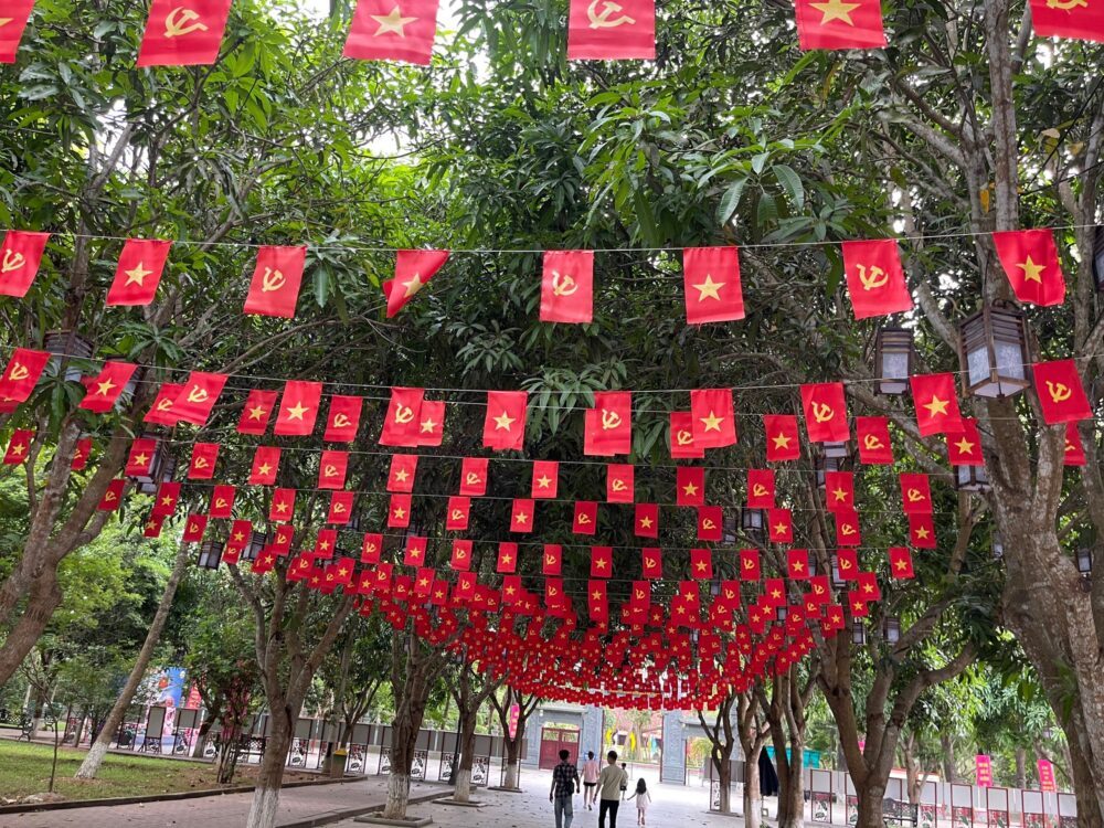 Cờ dây Đảng – Tổ Quốc tại Hà Nội – Mua tại Xưởng in cờ HOÀNG GIA