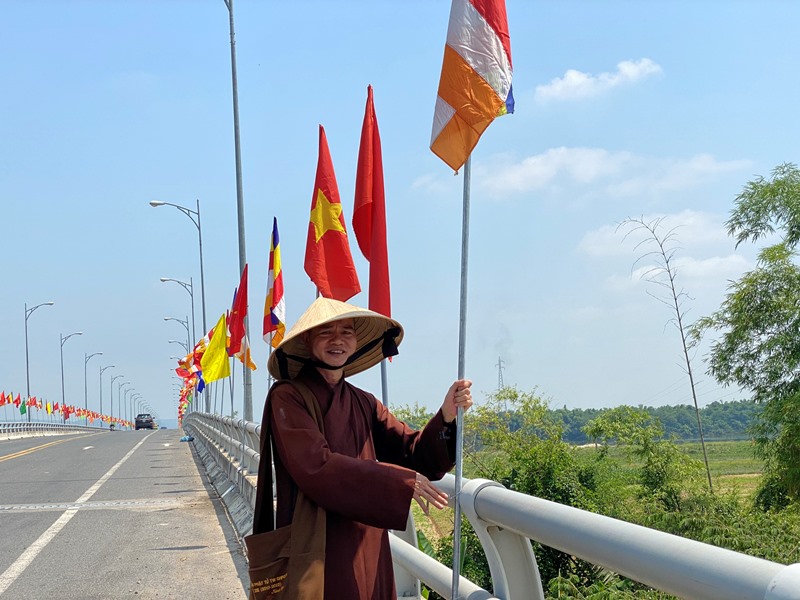 Đặt mua cờ Phật giáo – Xưởng in cờ HOÀNG GIA Hà Nội