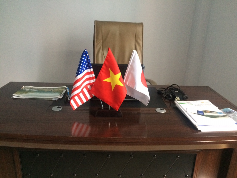 In cờ để bàn chất lượng cao – Xưởng in cờ HOÀNG GIA tại Hà Nội