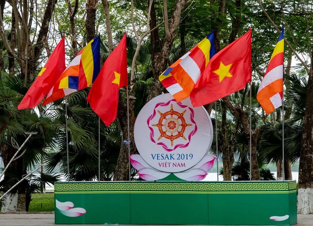 Mua cờ Phật giáo đẹp – Xưởng in cờ HOÀNG GIA Hà Nội