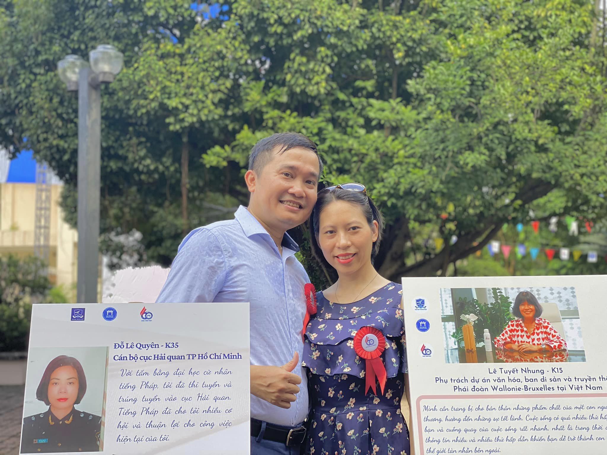 Mua hoa cài áo đại biểu