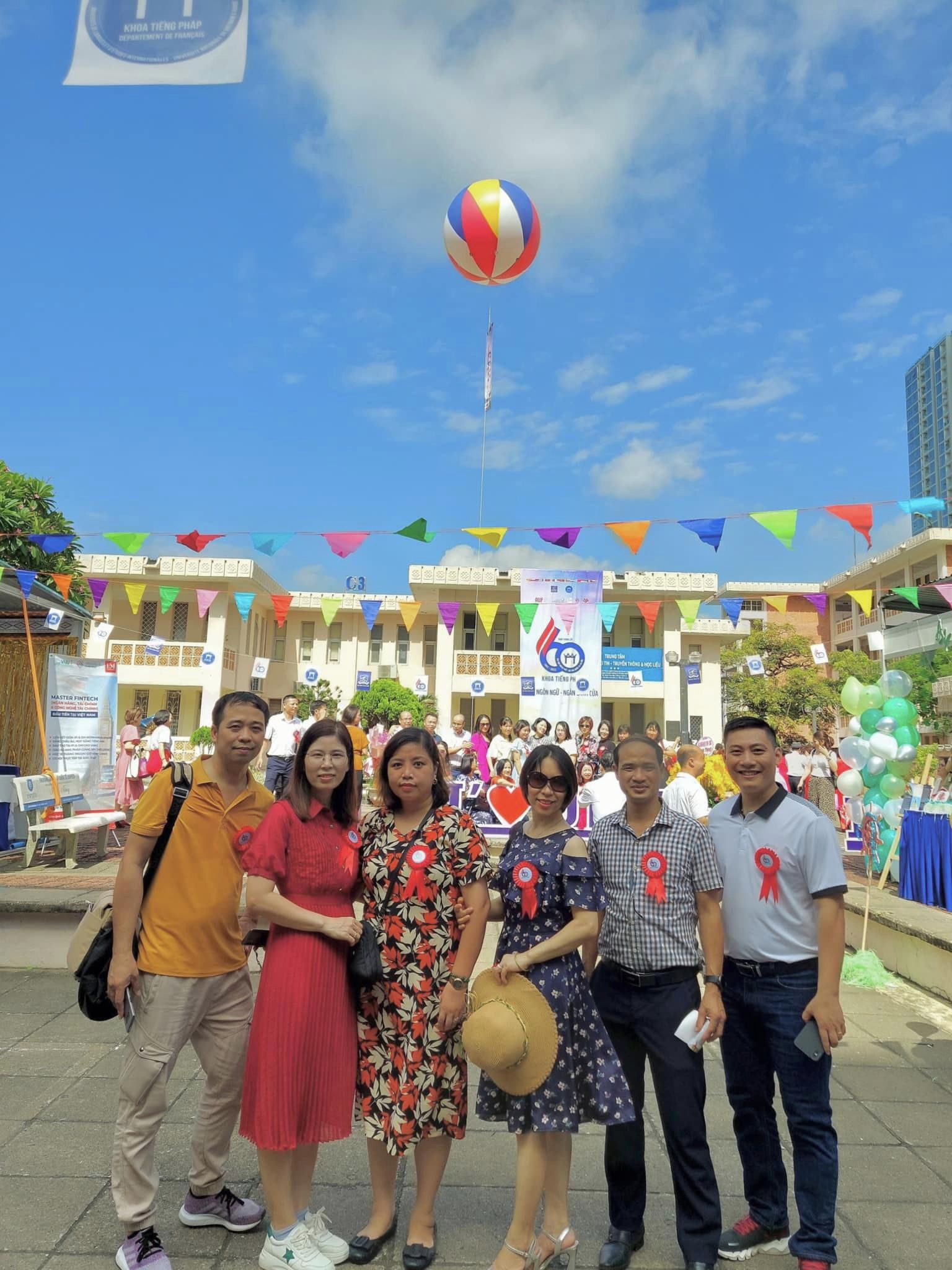 Mua hoa cài áo ở Hà Nội