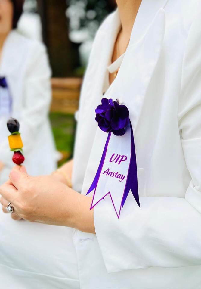 Hoa cài áo đại biểu đồng phục