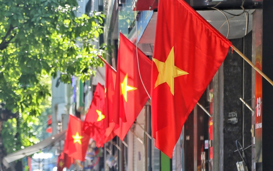 Cờ Tổ Quốc giá rẻ – Xưởng in cờ HOÀNG GIA tại Hà Nội