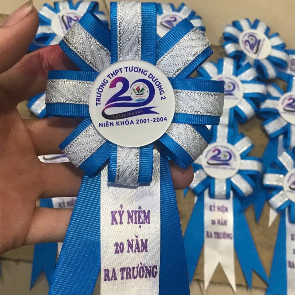 Hoa cài áo kỷ niệm 20 năm ra trường
