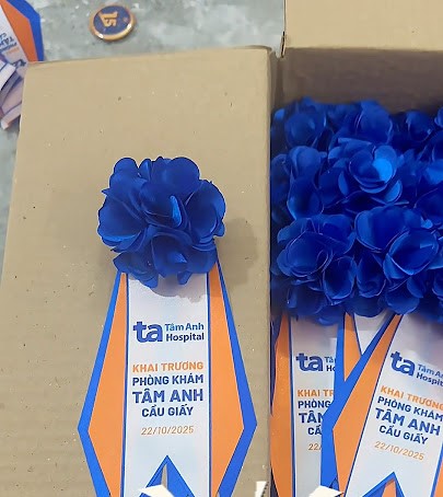 Hoa cài áo đại biểu lụa