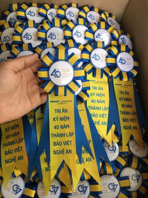 Hoa cài áo đại biểu cao cấp