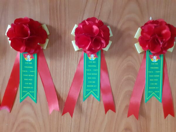 Hoa cài áo kỷ niệm ngày thành lập